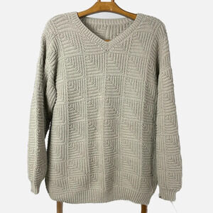Vintage Men’s Hand Knit V-neck Sweater Large Light Gray Taupe Textured Cozy